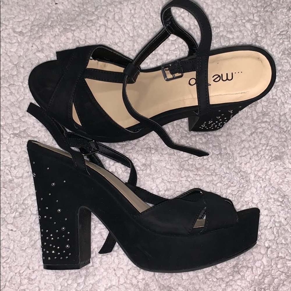 High heel shoes size 8.5 women US with gems !